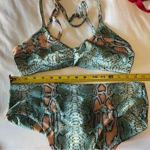 Fused Hawaii Gently Used Medium K top and Large Kona bottom